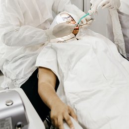 Ein Patient beim Zahnarzt.